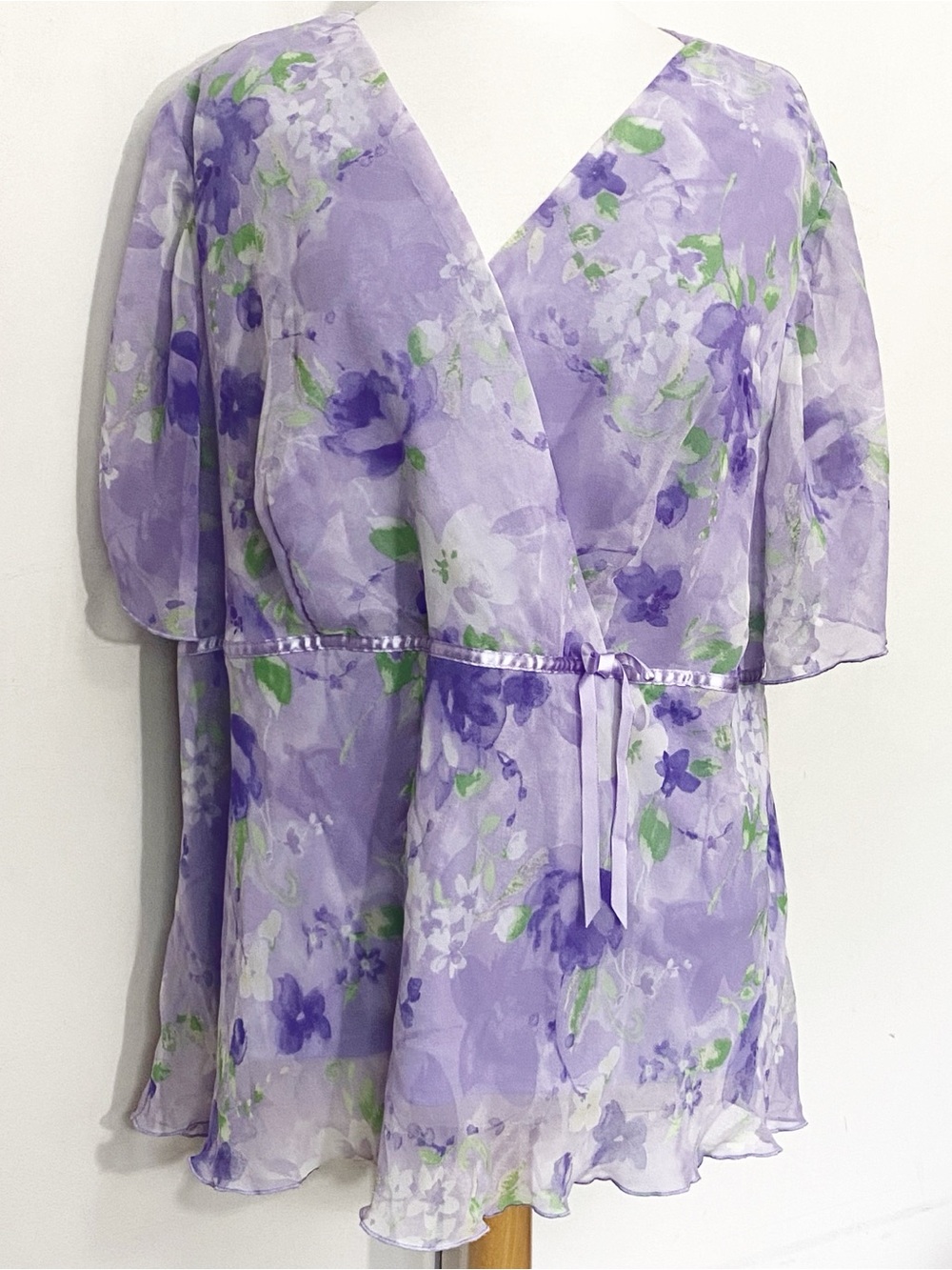 White Stag Lavender Sheer Lined Split Flutter Sleeve Floral Wrap Blouse 26/28W